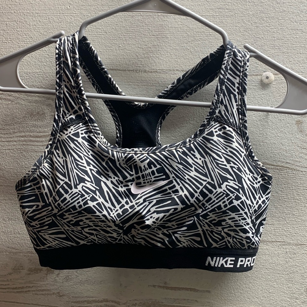 Nike pro black white graphic sport bra size M